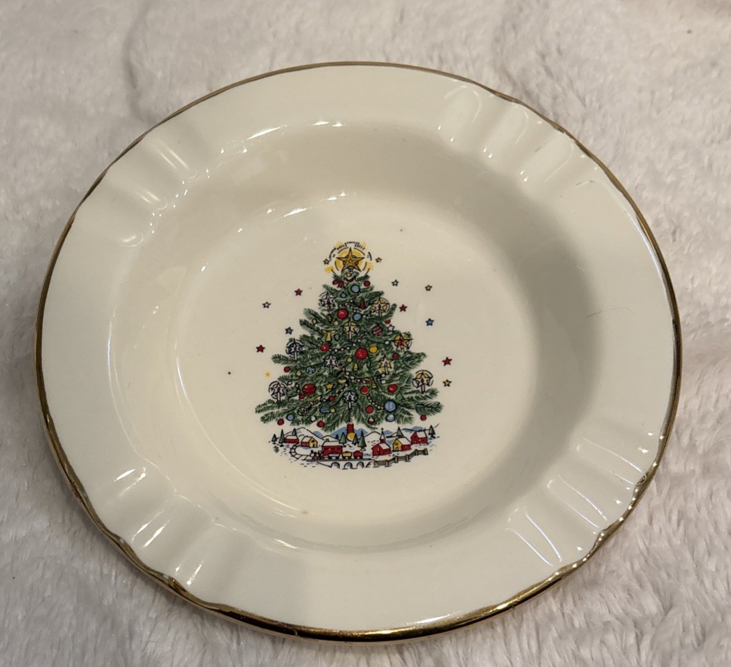 Vintage The Sabina Line White Porcelain Christmas Tree Ashtray 22k Gold Trim