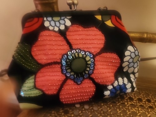 Isabella Fiore floral Clasp Purse With Chain. Fully lined. Beautiful beading - Picture 4 of 4
