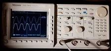 Tektronix TDS744A FULLY TESTED! LCD upgrade. plus Opt. 1M, 1F, 2F, 13. SPC PASS