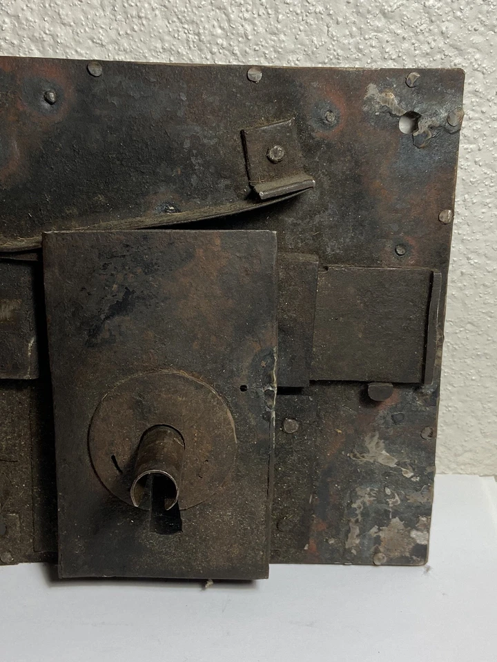Rare Grande Serrure De Porte Encastrée En Fer Forgé Vendu Sans Clés XVIIe Siècle - Photo 3/4