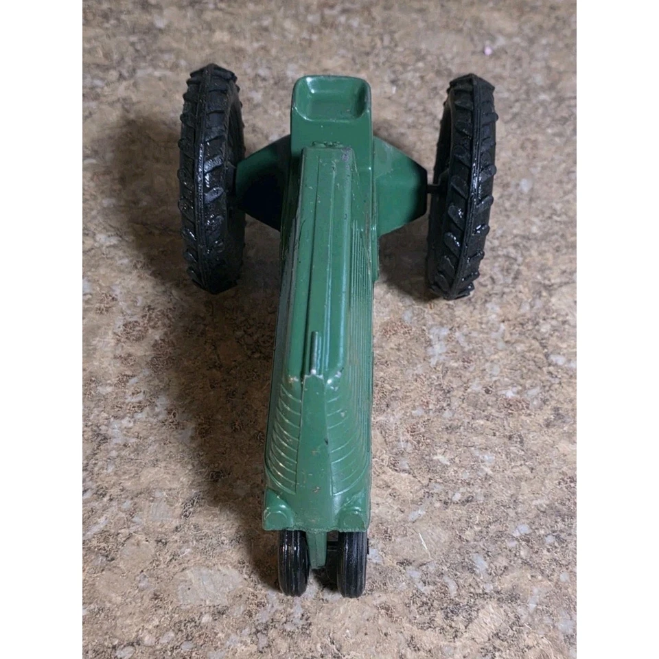 Tractor agrícola Oliver Green de la década de 1950 fundido a presión Lansing Iowa Slik-Toys Foto 2 de 4