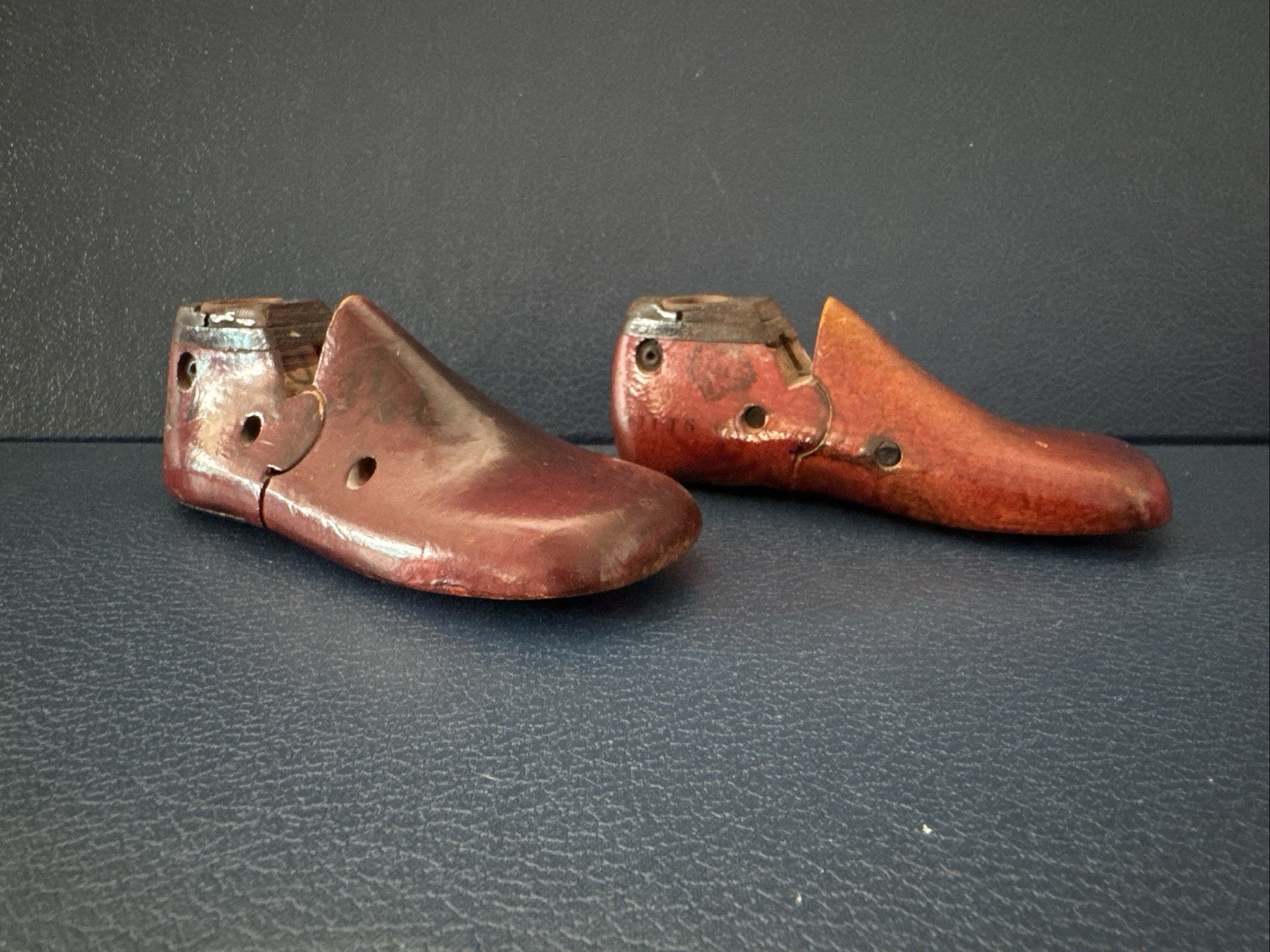 Vintage Pair Child's Cobbler Wood Shoe Mold Form Strate Size 3 1/2 D