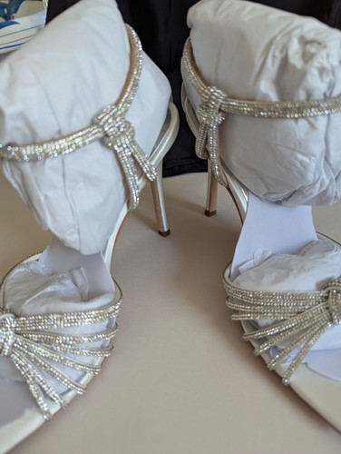 Badgley Mischka Women's 5 White Satin Estella Rhinestone High Heels New In Open - Picture 4 of 14