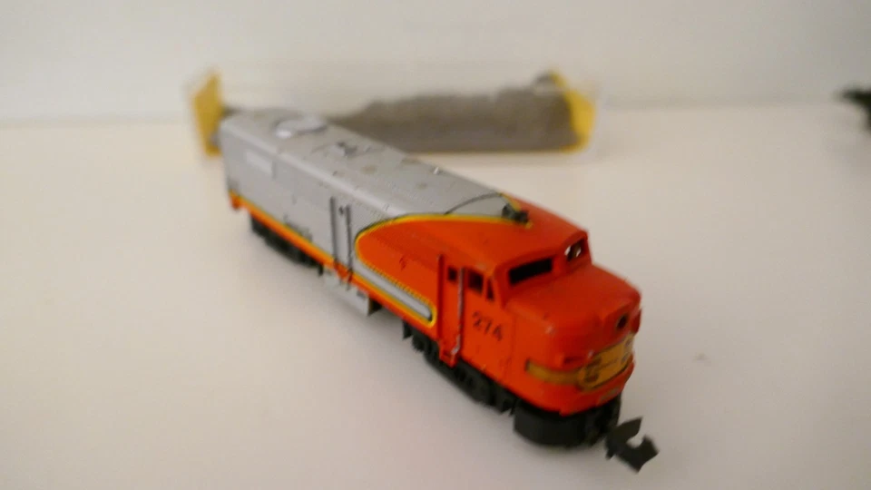 Arnold Rapido N Scale Santa Fe FA-2 - Image 3 of 4
