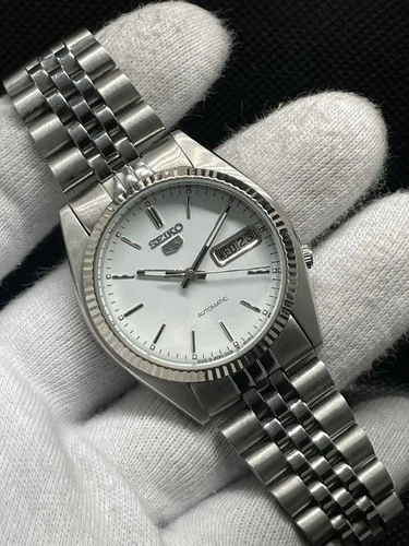 Vintage Seiko 5 Automatic 7009-3111 SNXJ-89 Silver Tone Fluted Bezel Men's Watch