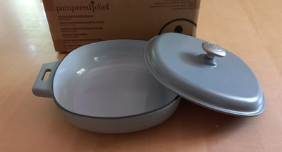 Pampered Chef emaillierte gusseiserne Pfanne mit Deckel 3,8 l