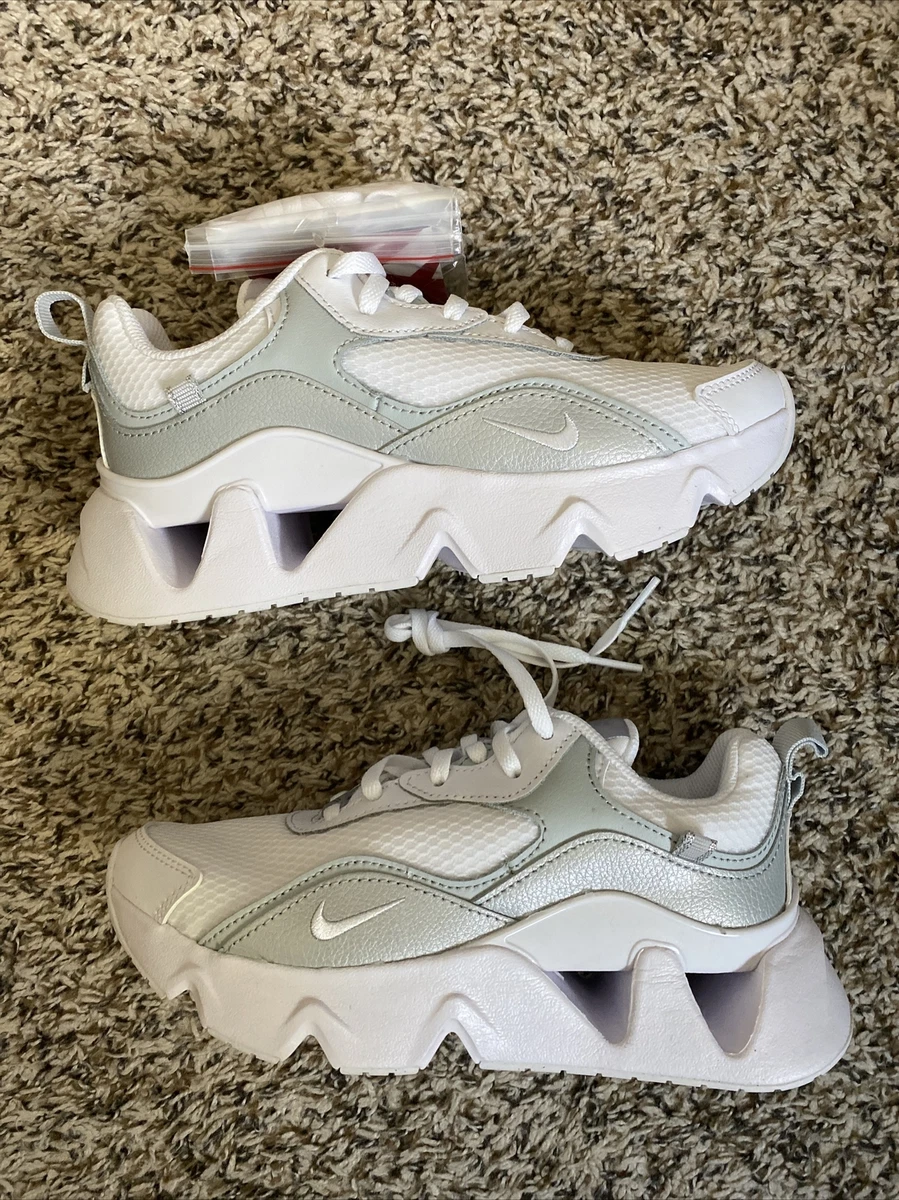 Raad eens Gentleman vriendelijk markt Nike Women's RYZ 365 2 White Metallic Platinum Low Top Swoosh Sneaker Size 5 | eBay Raad eens Gentleman vriendelijk markt Nike Women's RYZ 365 2 White Metallic Platinum Low Top Swoosh Sneaker Size 5 | eBay