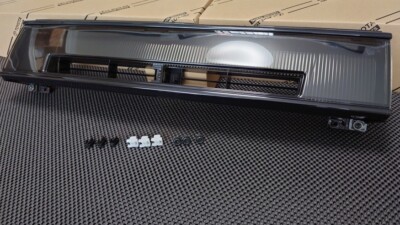 AE86 LEVIN ラジエーターグリル Genuine OEM Toyota AE86 Levin late GTV grille (non fog), Mounting