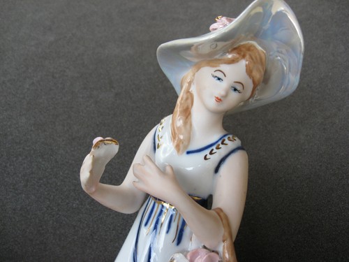 Porzellanfigur, Figur, Arpo, Rumänien und Auto Sammlerstück Salzstreuer - Bild 5 von 9