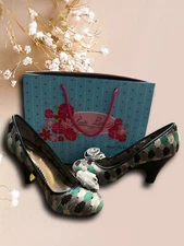 Poetic License Heels  Size 6M Picnic Ready Silver Camo Colors Green. Gently Used