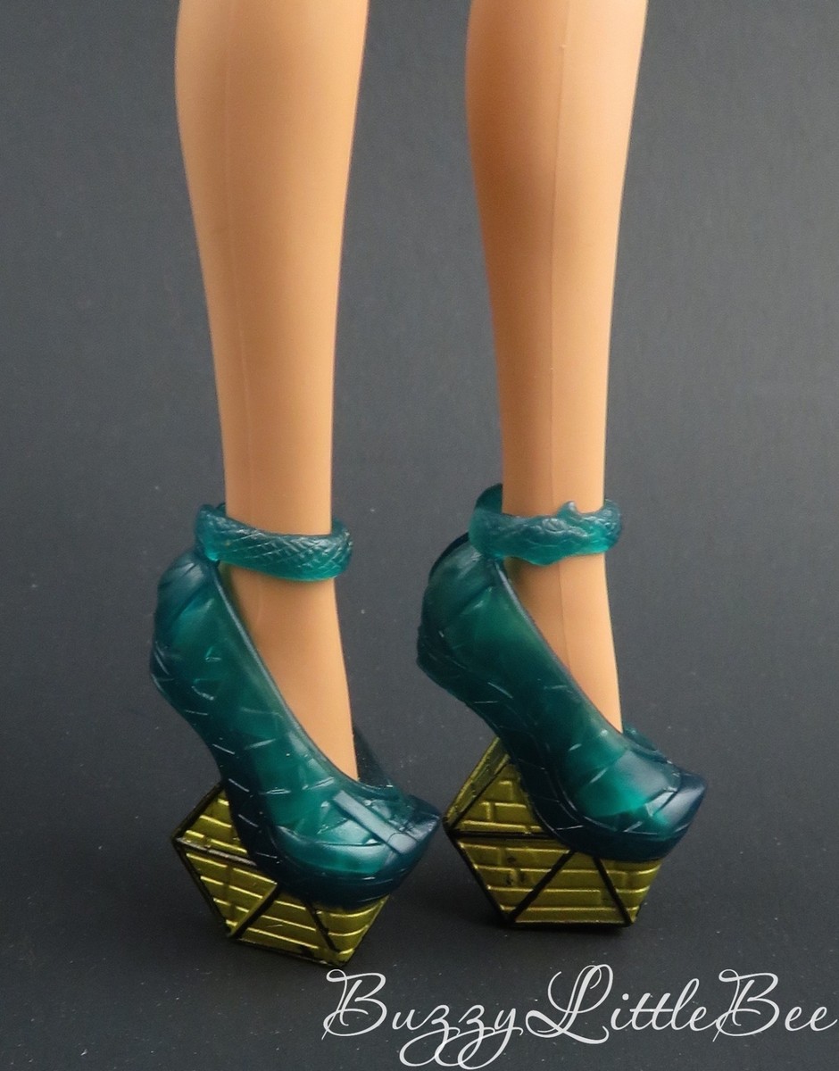 Monster High Doll Cleo de Nile Ghouls Rule Green Pyramid