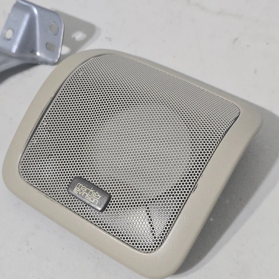 Lexus GX470 2003-2009 escotilla trasera izquierda altavoz parrilla cubierta marca Levinson marfil OEM Foto 2 de 4