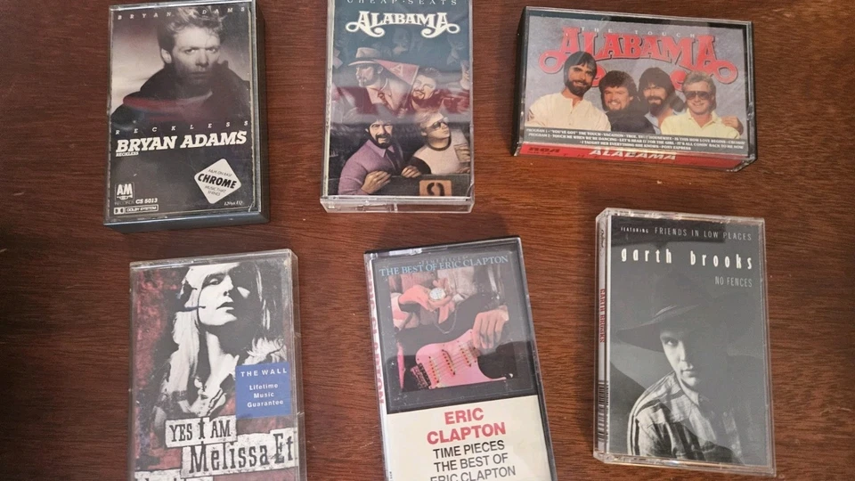 Cassette Tape Lot Of 12 Tapes Various Artists Plus Case . The Case Has Some Flaw - Image 3 of 4