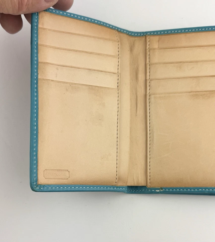 Cartera Coach Multicolor Hebilla C Doble Pliegue Cuero Azul Borde Cierre a Presión - Arco Iris Foto 4 de 4