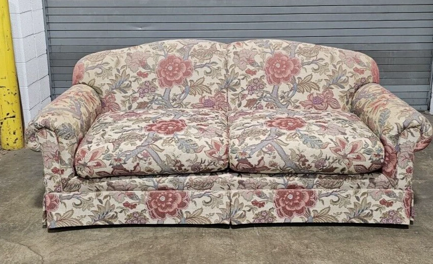 Henredon Furniture Sofa Upholstered in Needlepoint Fabric High End W Pillows - Image 4 of 4