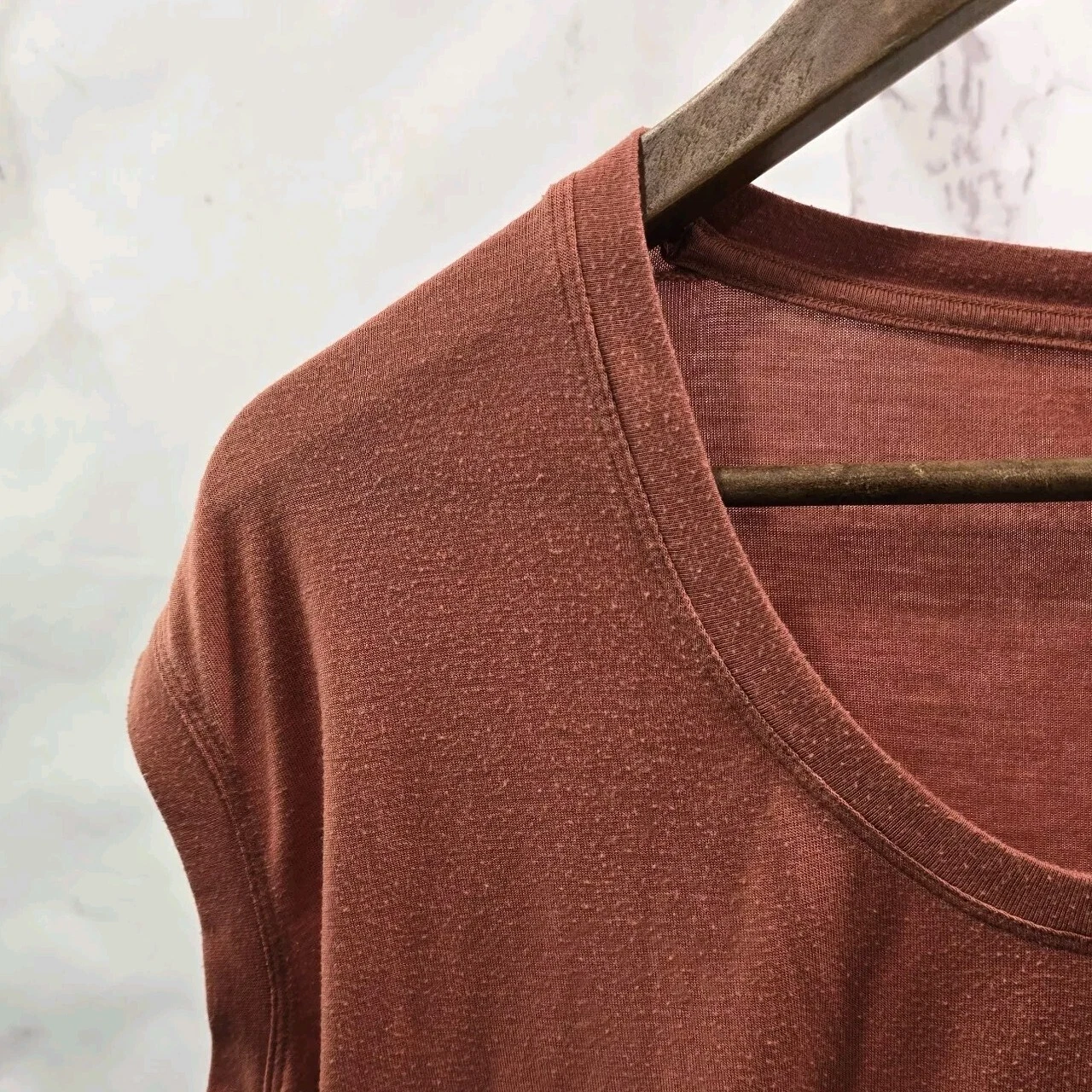 athleta cloudlight stratus scoop tee shirt