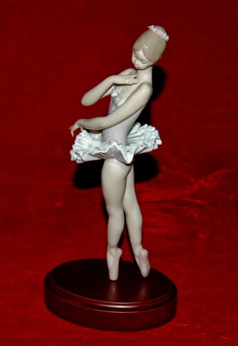 Porcellana LLADRO SULLE DITA DEI PIEDI #5818 Made in Spain nuova scatola originale RARA! - Foto 4 di 11