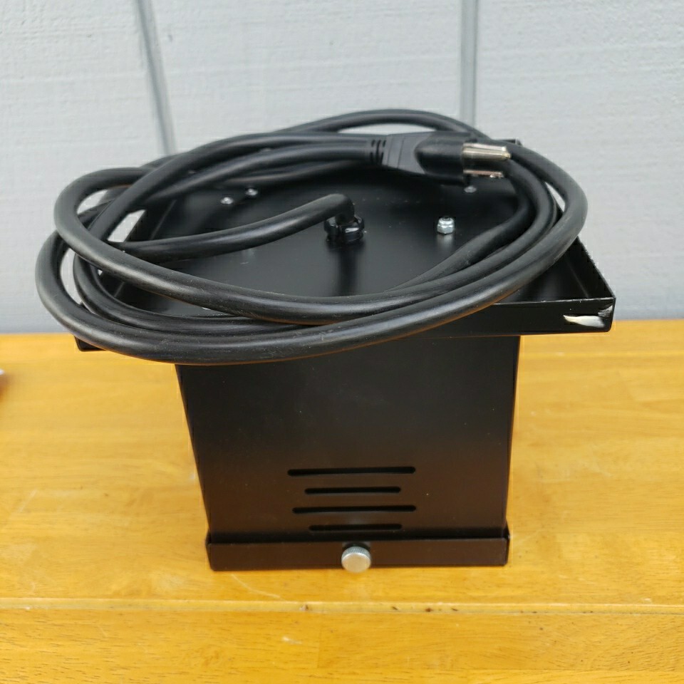 Hound Heater By Akoma Dog House Electric Bulb Heat Pet Animal 100150 Watt eBay