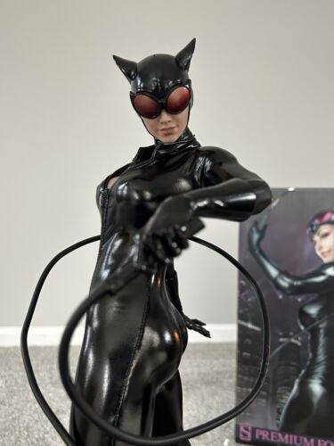 Sideshow DC Comics Catwoman Premium Format Figure Statue / 4000 - Picture 2 of 7