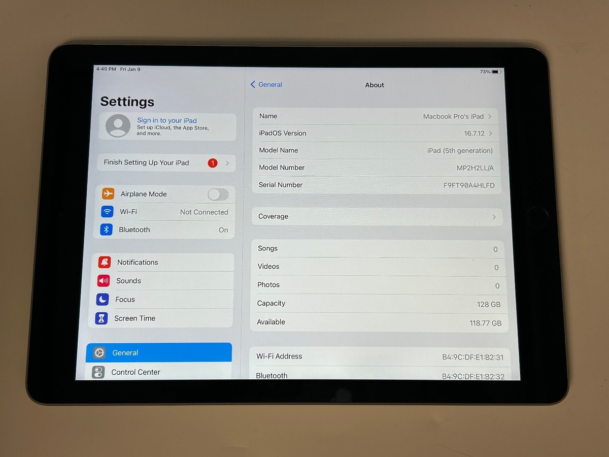 iPad初期 Apple iPad (5th Generation) A1822 2 GB 128 GB, Wi-Fi, 9.7 in
