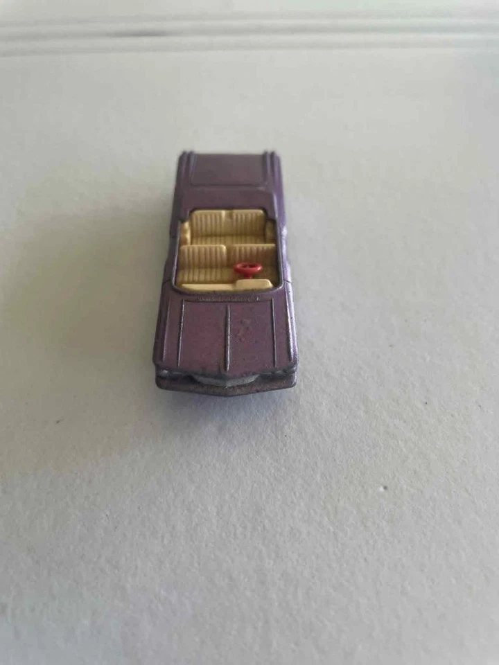 MATCHBOX LESNEY SERIES MB39 PONTIAC CONVERTIBLE IN VERY GOOD ORIGINAL CONDITION - Image 3 of 4
