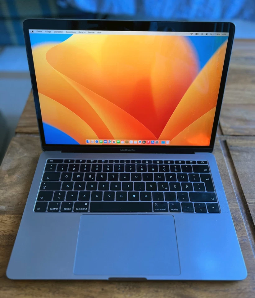 MacBook Pro 13-inch, 2017, Two Thunderbolt 3 ports 8GB RAM 2,3GHz i5, Space Grey