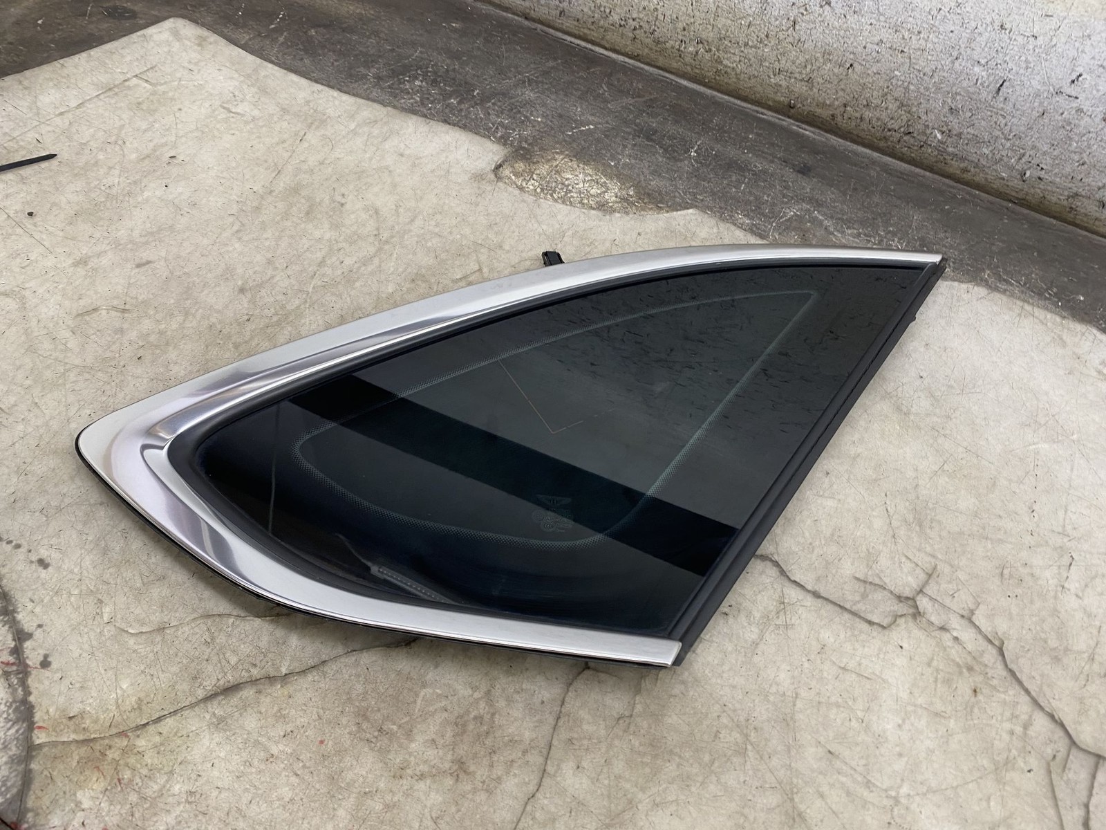 2016-2020 BENTLEY BENTAYGA OEM RH RIGHT REAR QUARTER PANEL GLASS WINDOW