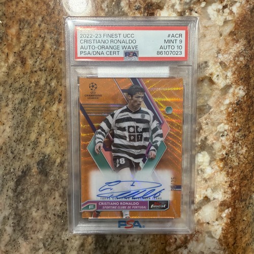 2022-23 Topps Finest UCC Cristiano Ronaldo A-CR Orange Wave Auto /25 PSA 9/10