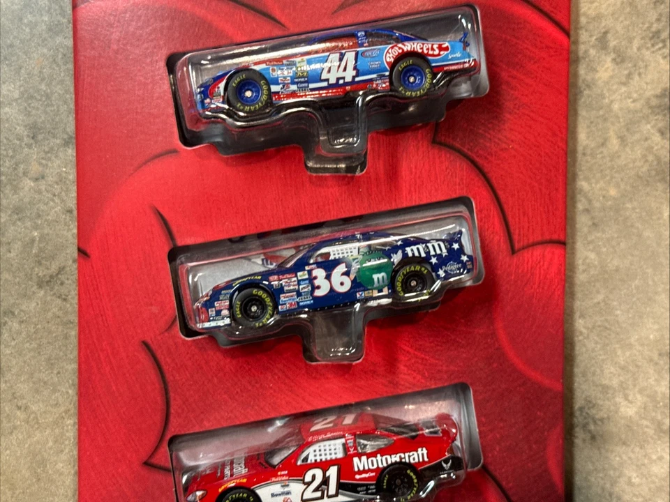 2001 NASCAR Hot Wheels Racing Holiday Racers Target Exclusive 1/64 4 Pack Set - Image 4 of 4