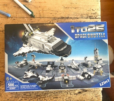 SPACE SHUTTLE 12 IN 1 MODEL KIT- -586 PIECES NEVER USED-633057-HUADA TOY CO.