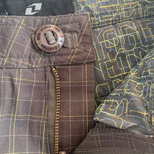 ONE INDUSTRIES BOYS YOUTH CASUAL SCHOOL SHORTS GREY BLACK PINSTRIPE mx motocross - Picture 6 of 6
