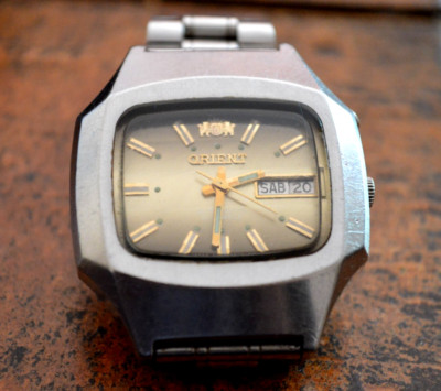 VINTAGE 1970s AUTOMATIC ORIENT WATCH Y466494-4A WITH TV CASE