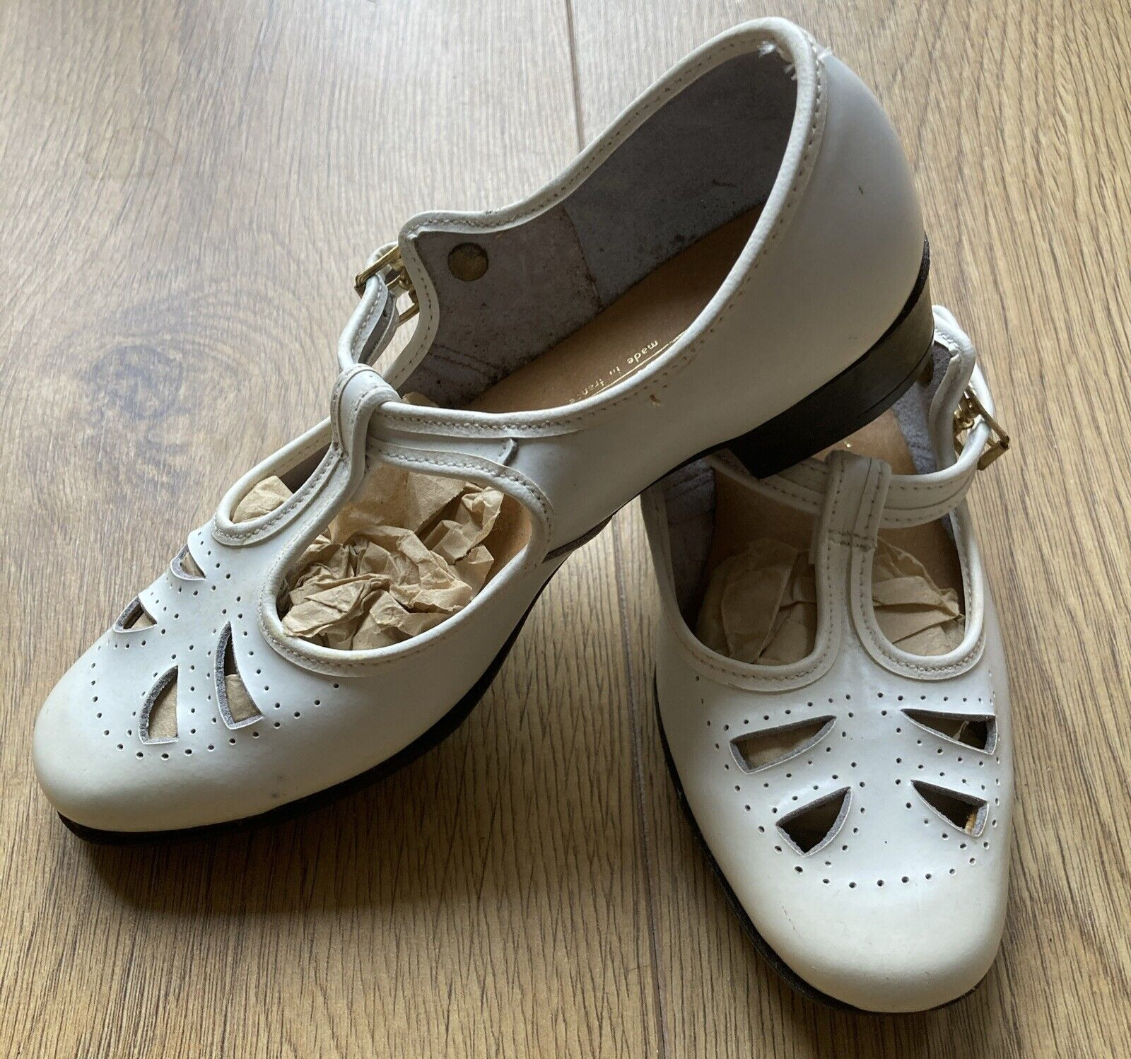 Vintage 1960s/70s French Girls White T-Bar Leather Shoes With Buckles Size 29 EU 4