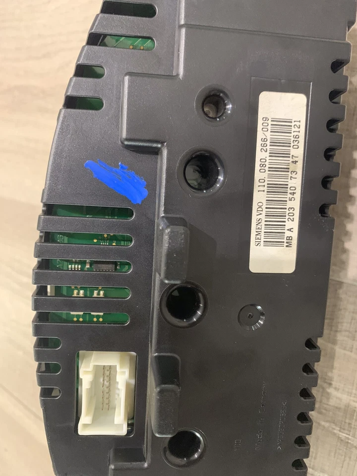 Mercedes Benz Clase C C240 2005 OME velocímetro cuadro de instrumentos. Foto 2 de 4