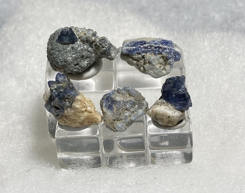 Small Benitoite Specimens from San Benito County, California: Per Bid Auction - Picture 11 of 12