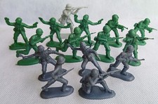 Army Men 2.5" Plastic Toy Soldiers Various Colors Made In Hong Kong Lot of 15