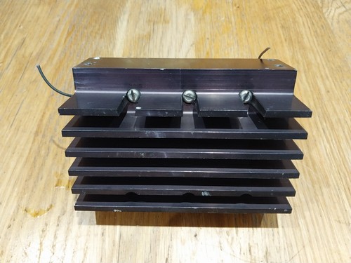 CGS KSC200 47R 47 Ohm 5% Resistor + Heatsink - Picture 2 of 2