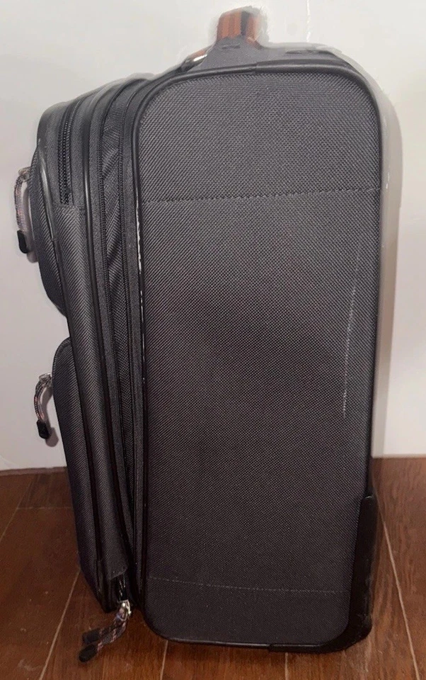 Estuche blando de transporte NAUTICA 22 pulgadas gris naranja expandible con estampado de logotipo Foto 3 de 4