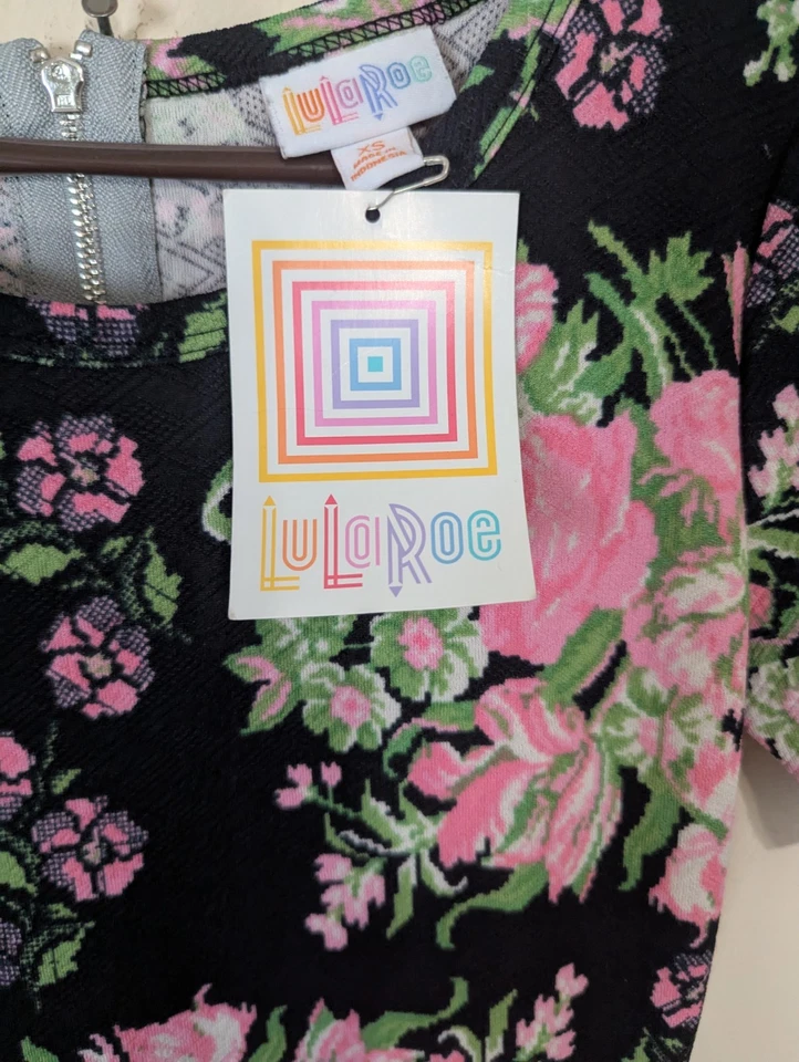 LuLaRoe Amelia Negro Rosa Plisado Rosas Bolsillos Florales XS NUEVO CON ETIQUETAS Jardín Fiesta Foto 2 de 4