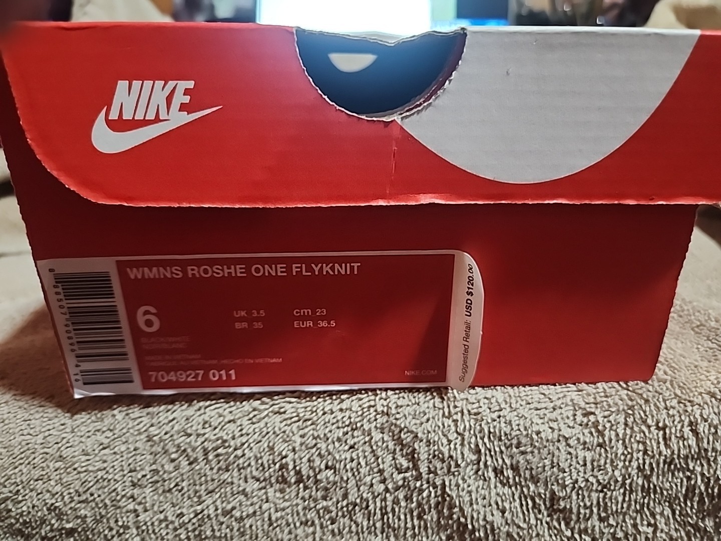 Nike Roshe One Flyknit Size 6 704927-011 Black/White MRSP $120.00 New With Box