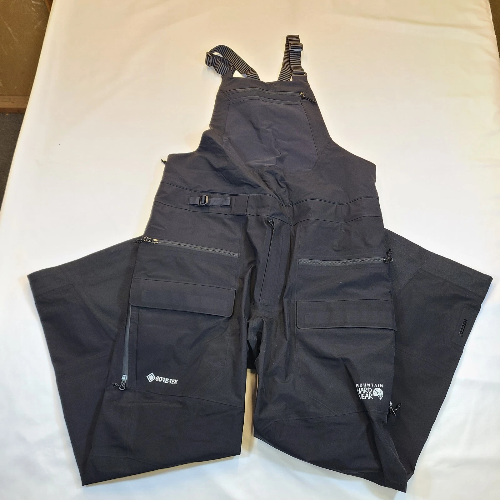 E1 Mountain Hardware Boundary Ridge Ski / Snowboard Bib - Black - Men’s XL