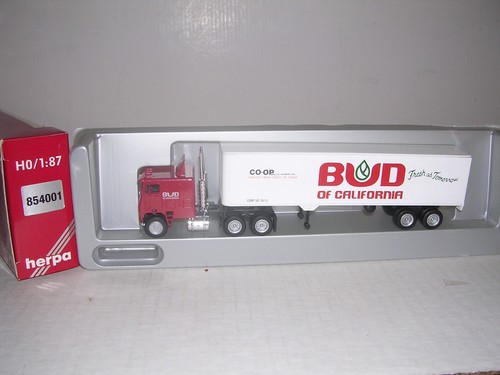 HERPA #854001 Freightliner 10 Whl. Cabina con remolque "Bud of California" de 40' 1:87 | Zustand: New