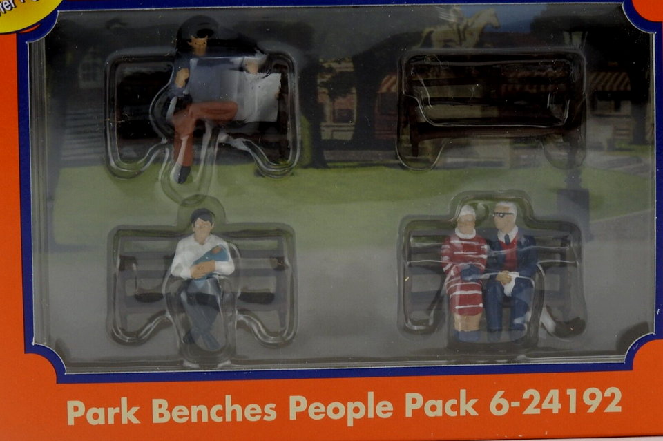 NIB Lionel 624192 Park Benches People Pack Hand Painted Pewter 2004