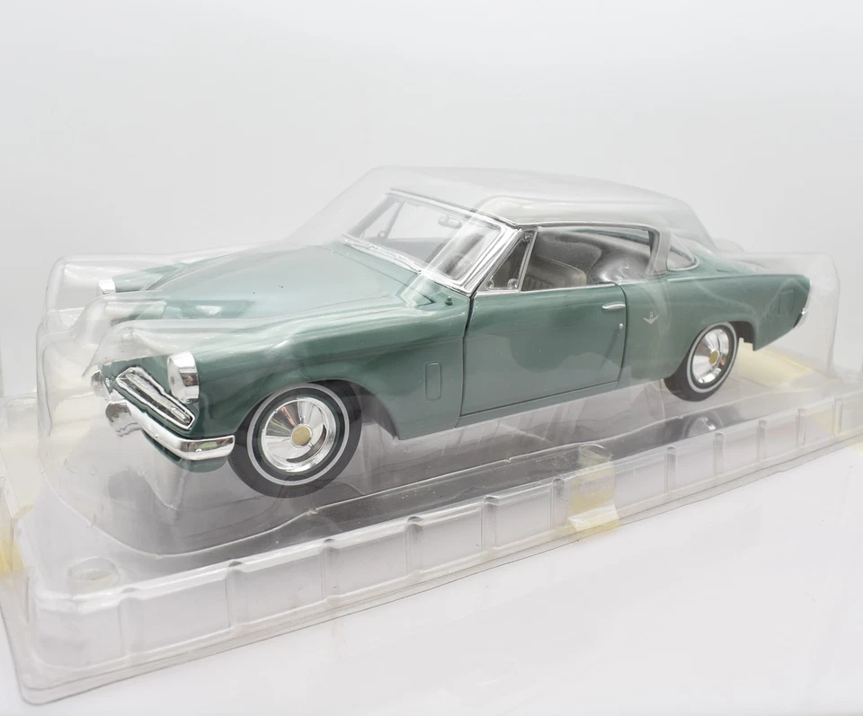 Modellino auto scala 1:18 STUDEBAKER STARLINER diecast modellismo da collezione - Immagine 2 di 4