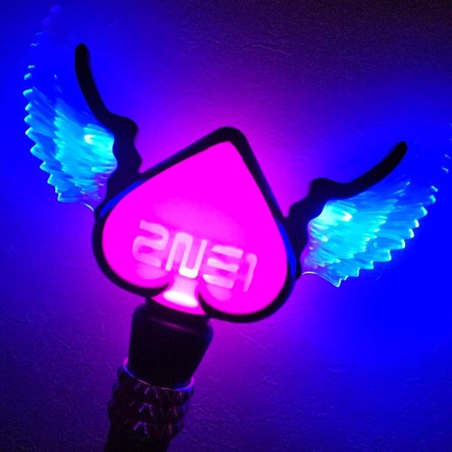 2NE1 Pen Light Stick Live Official Goods Spade Wing Japan Tour Pink No Box Used - Picture 2 of 7