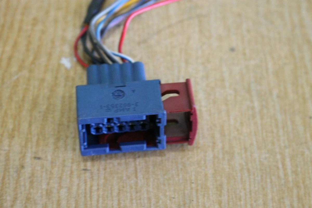 SAAB BLUE 10-PIN CONNECTOR # 4114039 | eBay