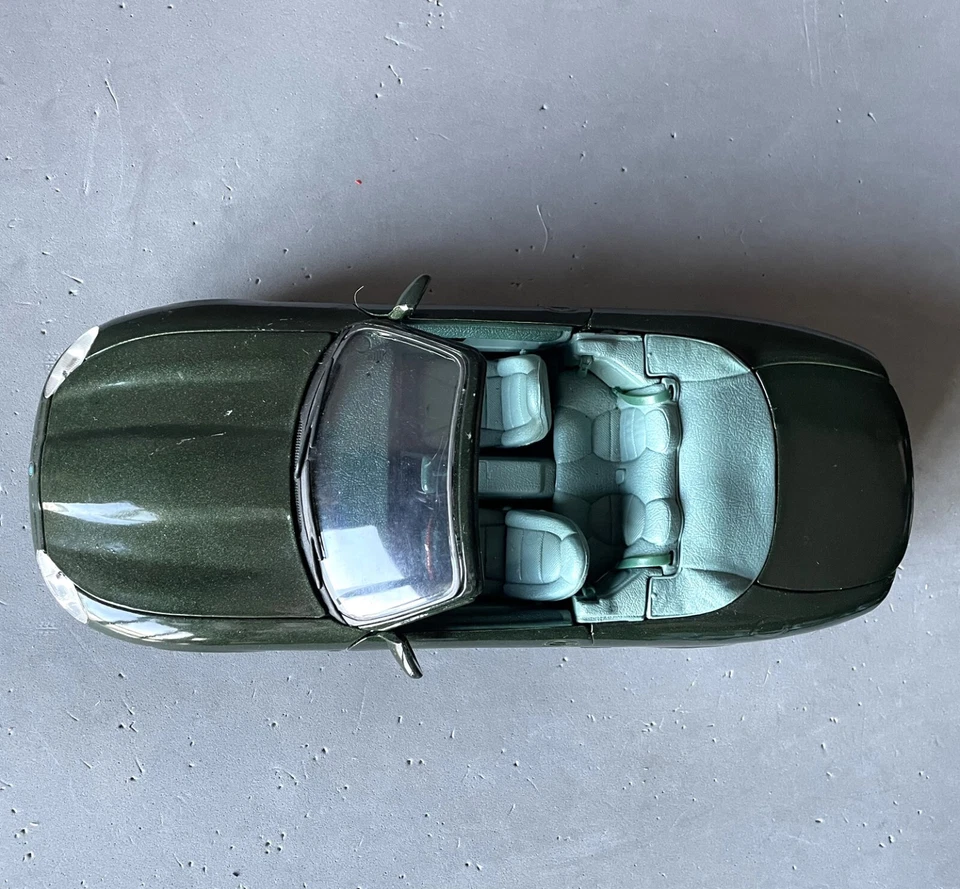 JAGUAR XK8 CABRIOLET MAISTO 1996 SCALA 1/18 - Immagine 2 di 4