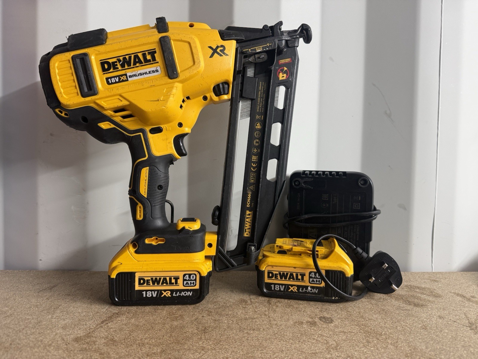 Dewalt DCN660 XR 18V Brushless Nail Gun Second Fix With Batteries And Charger 2