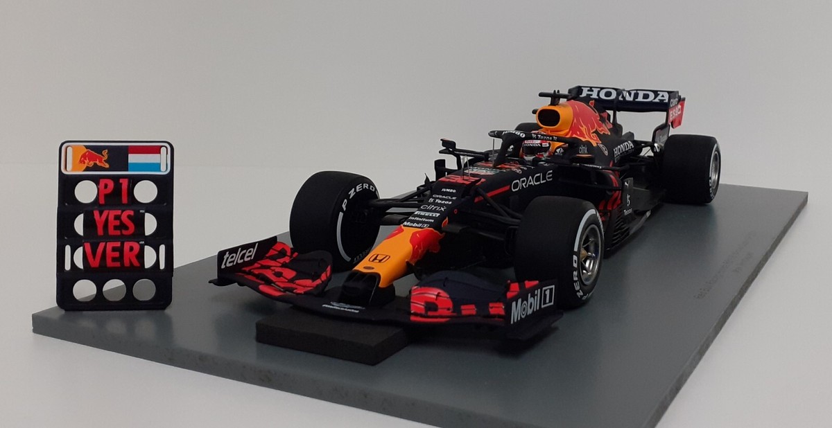 Die Cast Car Model 1:18 Scale Spark F1 Red Bull Honda RB16B