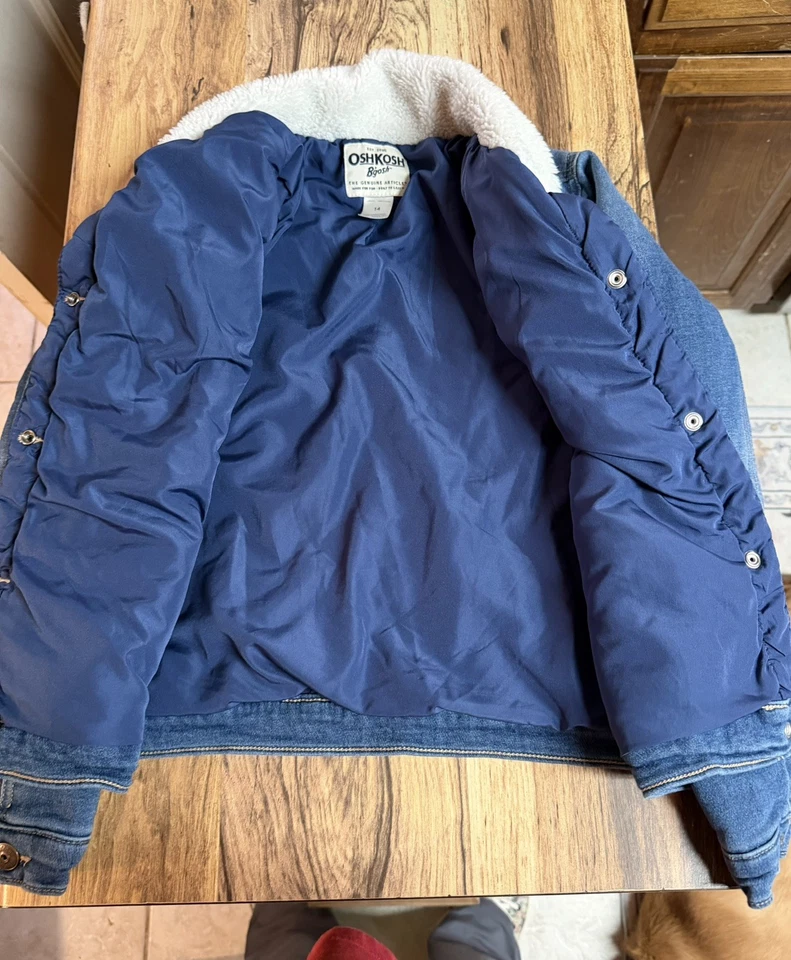 Chaqueta de mezclilla OshKosh B’gosh para niños talla 14 - Abrigo de jean azul imitación cuello de oveja Foto 2 de 4